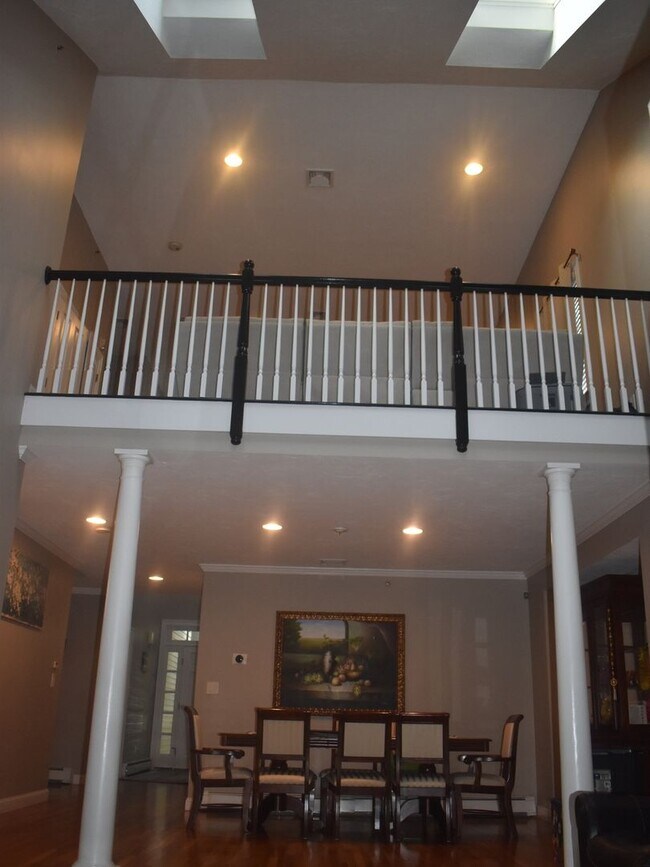 Building Photo - Townhome in Hingham