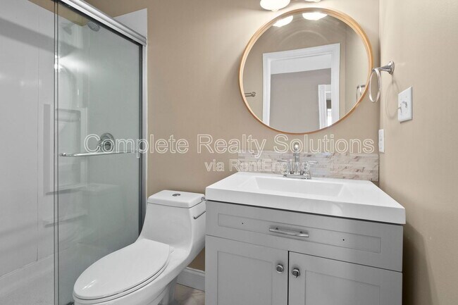 Building Photo - 2137 Russell Blvd