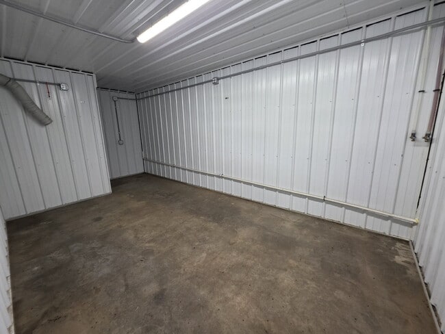 Building Photo - 24.2 Acres – Industrial Warehouse, Residential Or Office Space, Pole Shed & Recreational Land