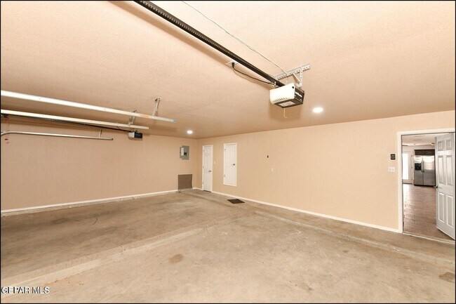 Building Photo - 1591 Hartsdale Dr