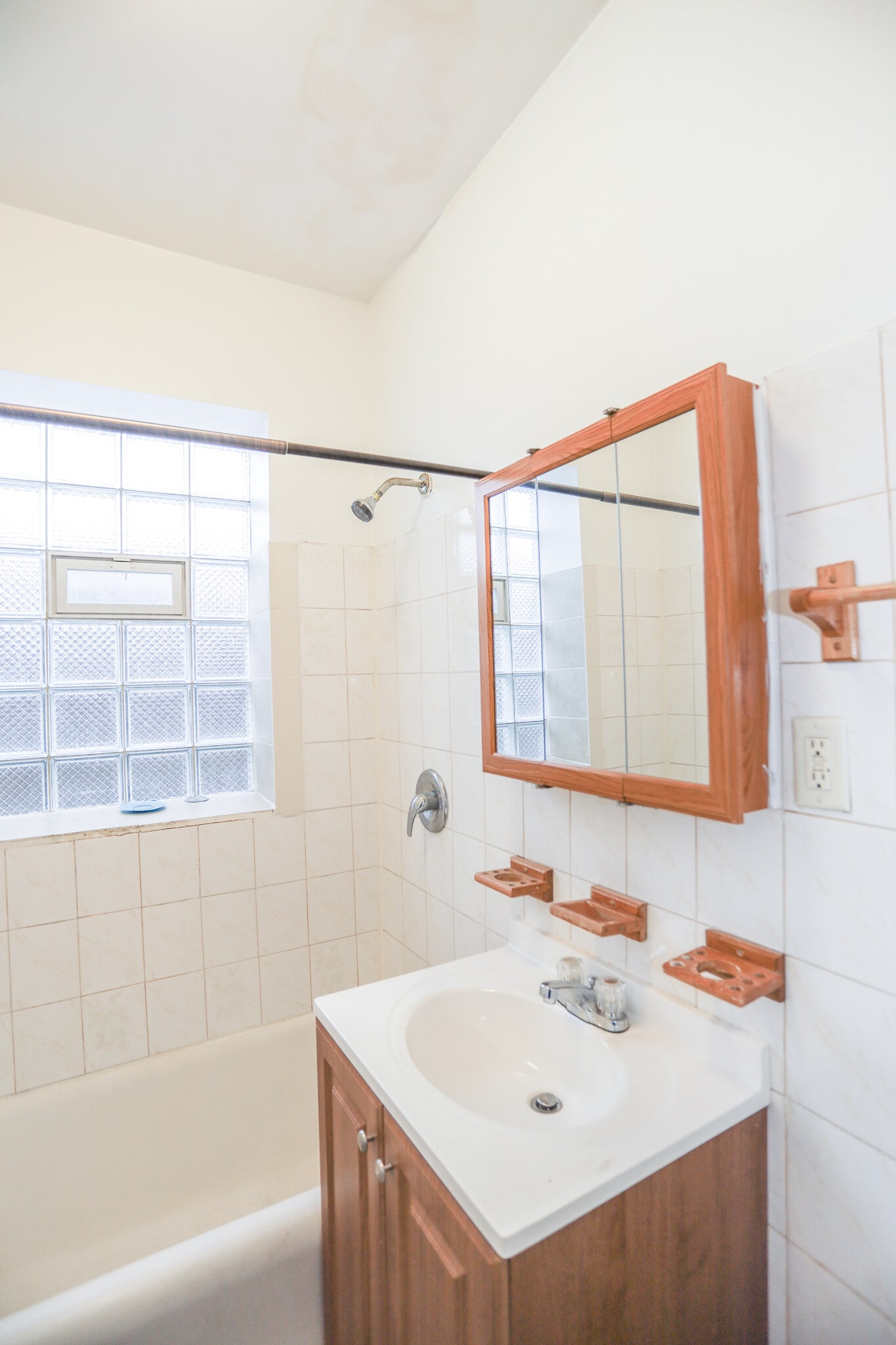 Building Photo - 3941 W Dakin St