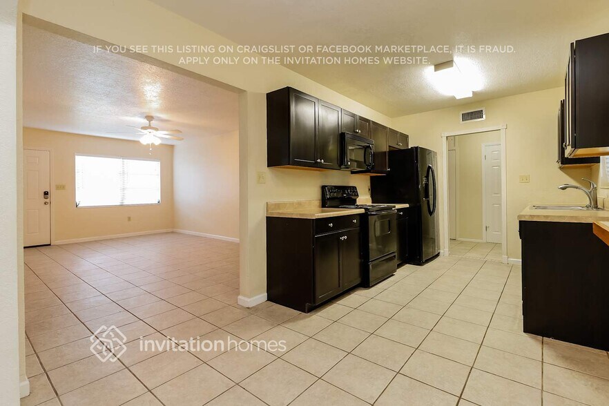 Building Photo - 1732 Rhoades Terrace