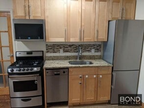 Building Photo - 3 bedroom in GREAT NECK NY 11023