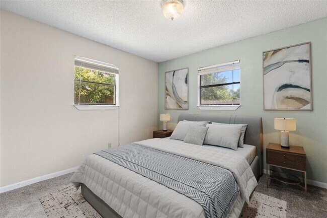Building Photo - 8302 Spring Valley Dr
