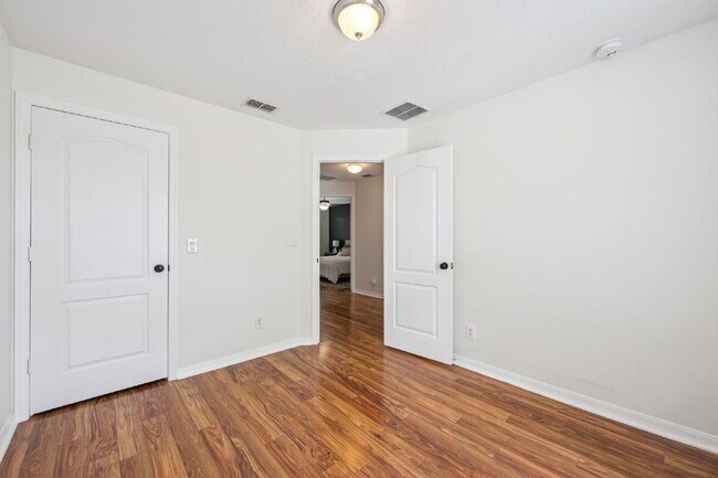 Building Photo - 13252 Silver Strand Falls Dr