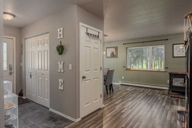 Building Photo - 2331 Blue Sparkle Dr