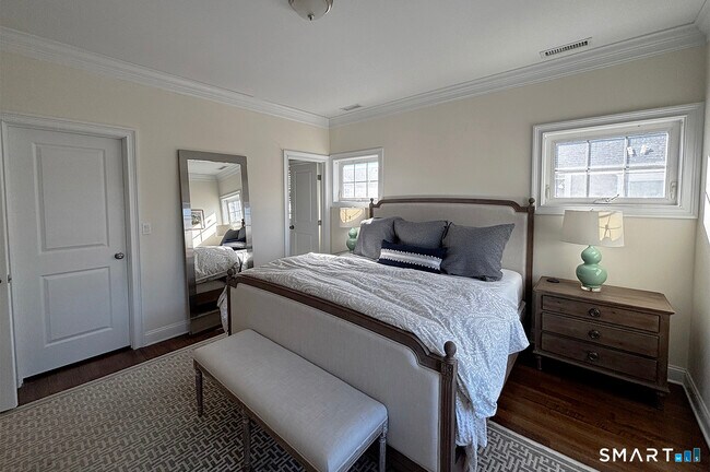 Building Photo - 860 Oldfield Road