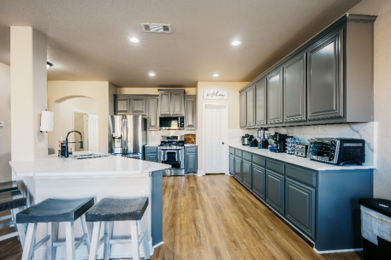 Building Photo - 728 Chatsworth Dr