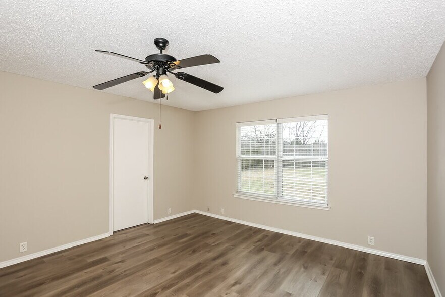 Building Photo - 6736 Ambercrest Dr