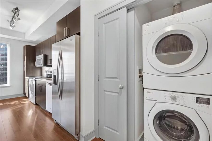 Building Photo - 100 Pier 4 Blvd.