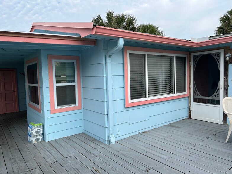 Building Photo - 135 Gassett Rd