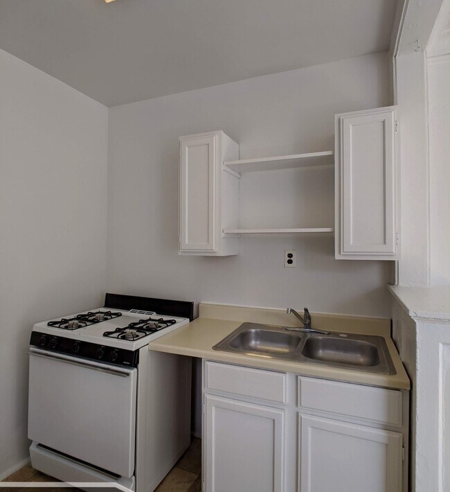 Building Photo - 2332 N Spaulding Ave