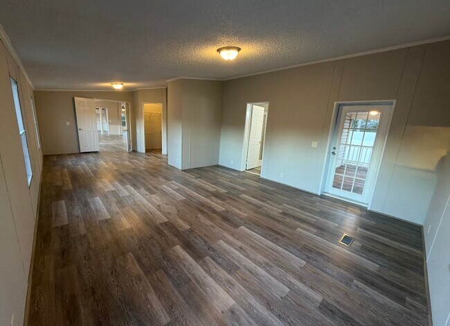 Building Photo - 103 Oak Ct