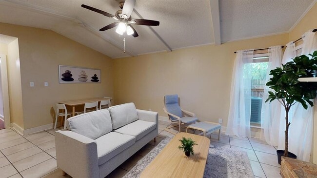 Building Photo - 9104 Quail Creek Dr