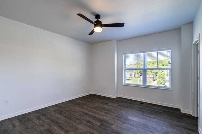 Building Photo - 1920 Edwards St