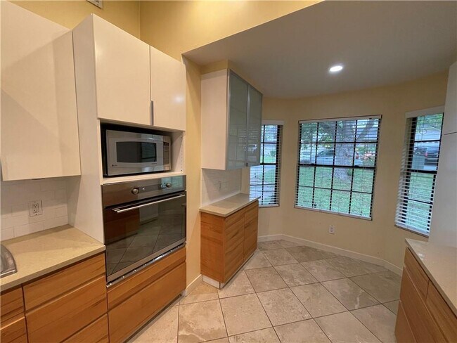 Building Photo - 8406 Birmingham Dr