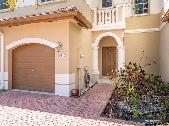 Building Photo - 5048 SW 136th Ave