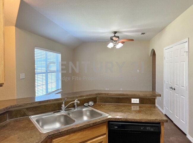 Building Photo - 120 Sunburst Ct