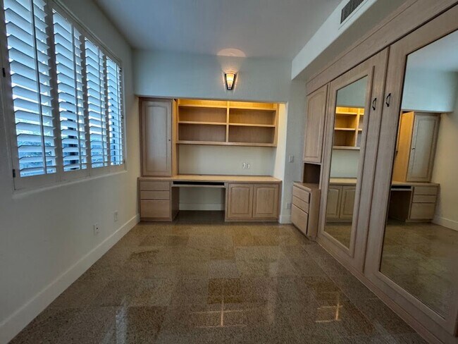 Building Photo - BEAUTIFUL 3 BEDROOM 3 BATHROOM HOME IN GAI...