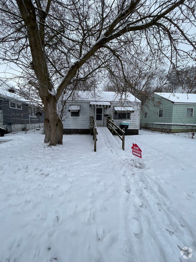 Building Photo - 2 Bedroom, 1 Bath Home in South Bend IN