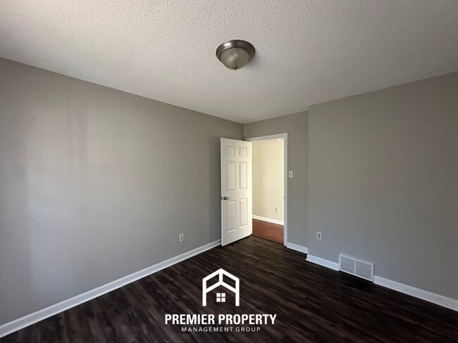 Building Photo - Spacious 4BR Cordova Home w/ Brick Fireplace, 2 Dining Areas & Covered Patio