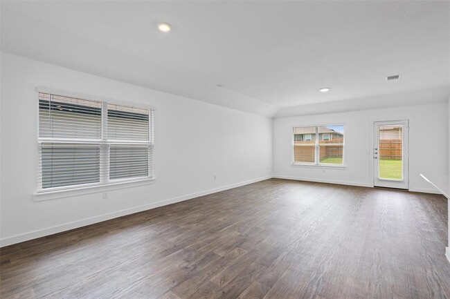 Building Photo - 211 James River Dr