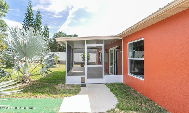 Building Photo - 6485 Orchid Ave