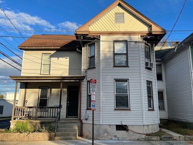 Primary Photo - 11 W Burd St