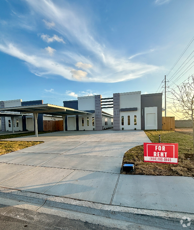 Building Photo - 3012 West Dr