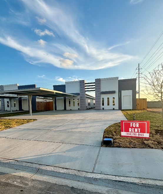 Building Photo - 3012 West Dr