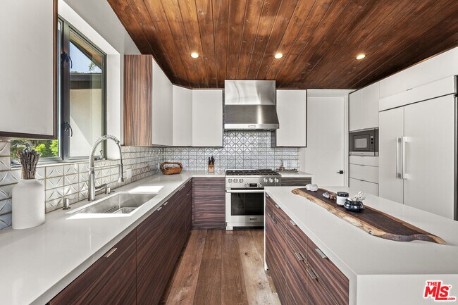 Building Photo - 2652 Byron Pl