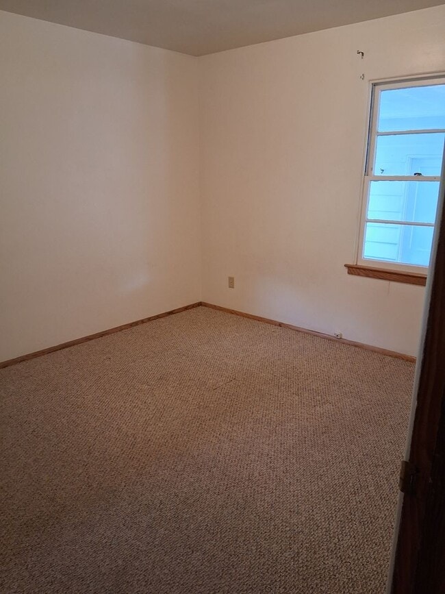 Building Photo - 3 BR/2 B  Single Family Home in suburb community of LaVale