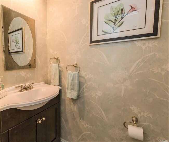 Building Photo - 43 Spencer Ln