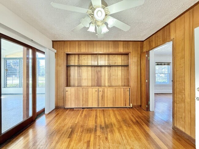 Building Photo - 1013 23rd St W