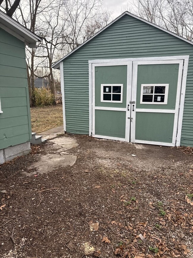 Building Photo - 2 bedroom/1 bath house