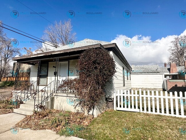 Building Photo - Charming 2-bedroom, 1-bathroom house near the Truckee river