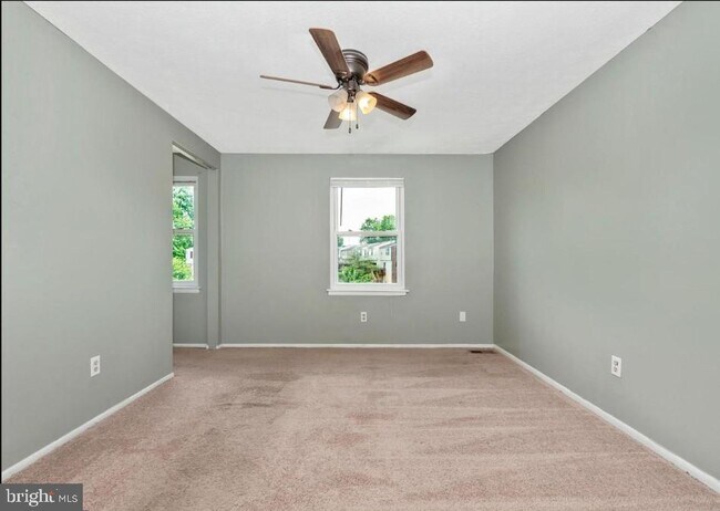 Building Photo - 381 W Thornhill Pl
