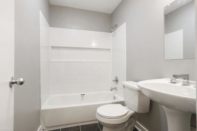 Building Photo - 1 br, 1 bath 4plex - 1021 Monroe Street D