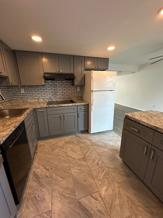 Building Photo - Welcome home- 3 bedroom, 1.5 bath