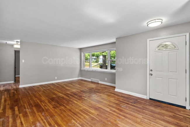 Building Photo - 1225 Buck Ave