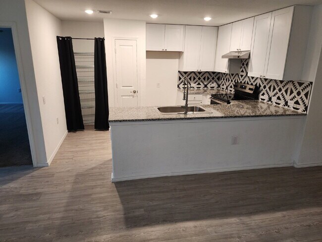 Building Photo - Stunning New 4-Bedroom Home with Upgrades ...