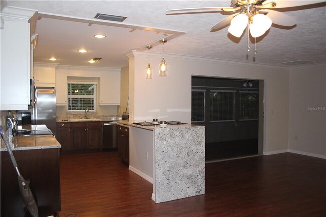 Building Photo - 3125 S Lockwood Ridge Rd