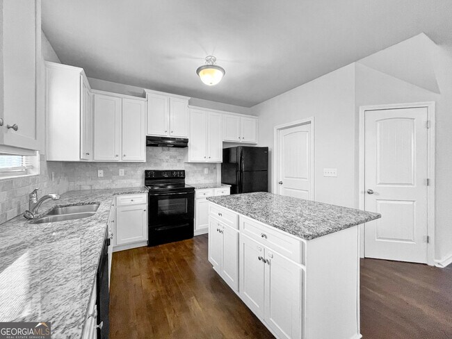 Building Photo - 172 Daisy Cir