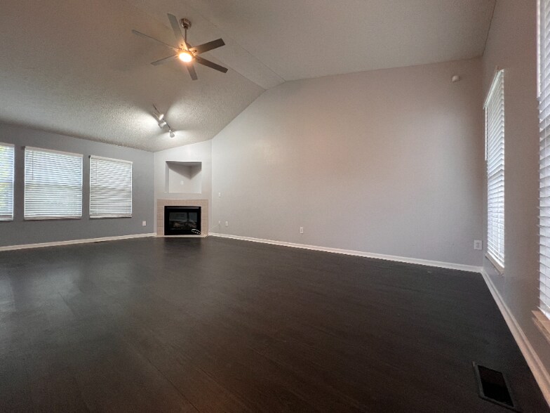 Building Photo - 712 Cape Henry Dr