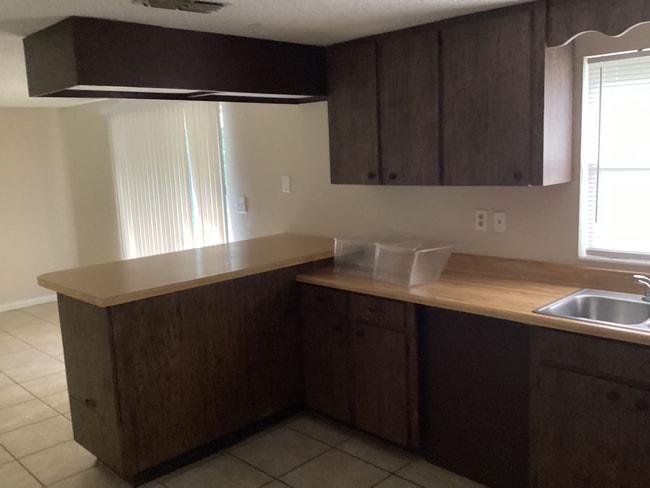 Building Photo - Charming Three-Bedroom, Two-Bathroom Single-Family Home!