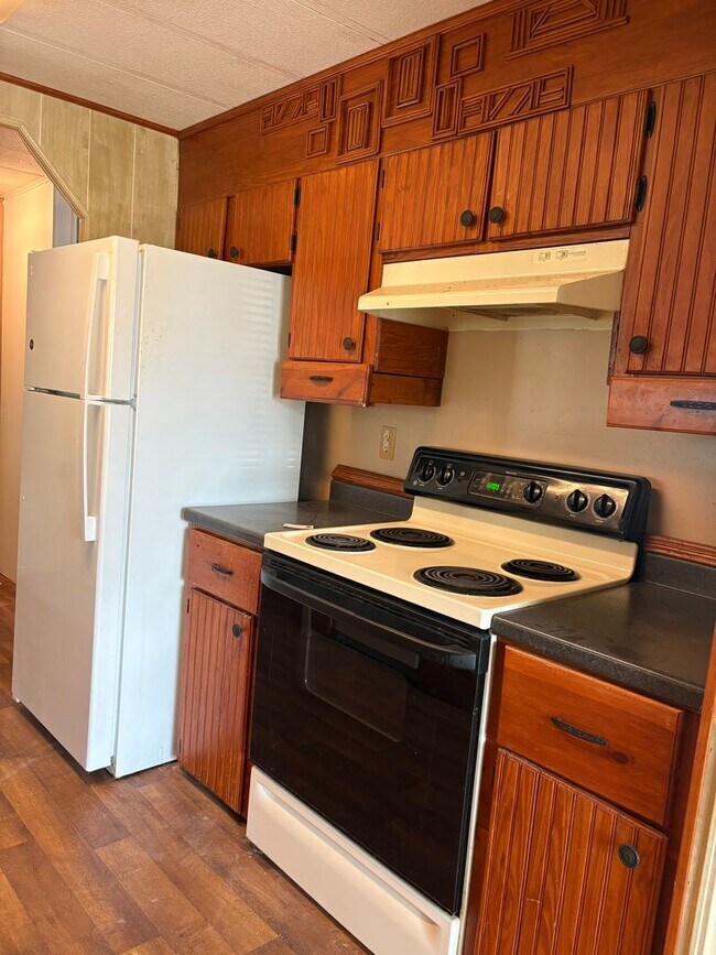 Building Photo - 2bed/2bath SFH Rent $1250/month ready May 2026