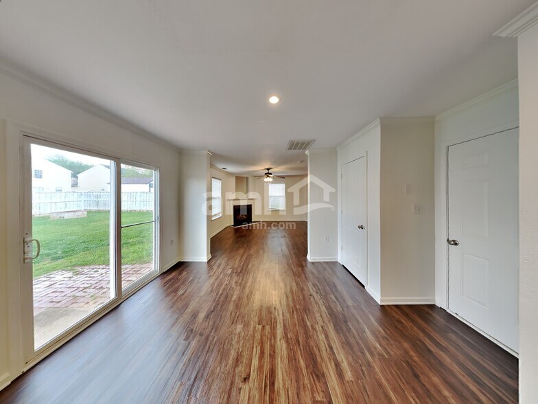 Building Photo - 704 Overlook Rd