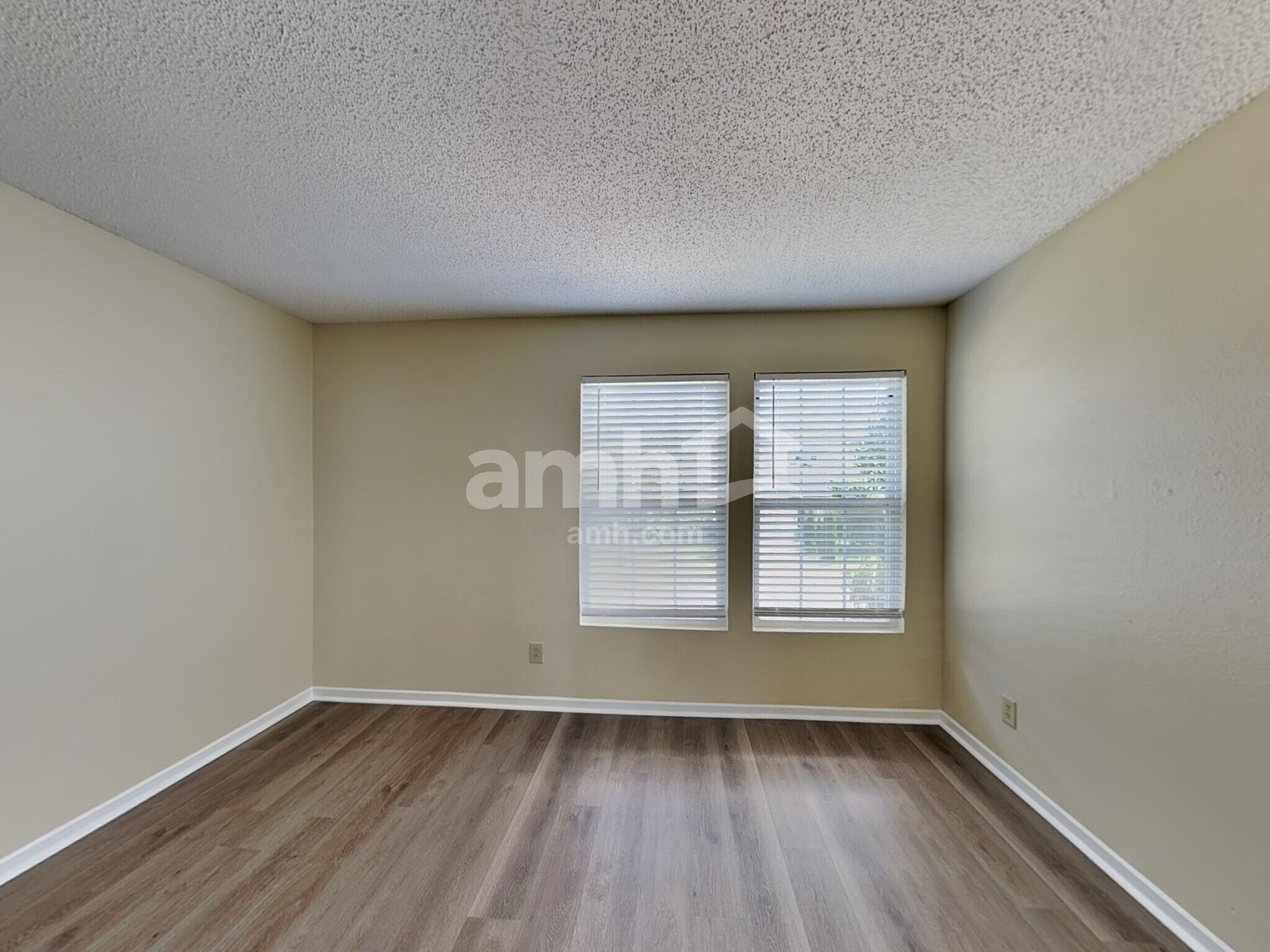 Building Photo - 2940 Hearthside Dr