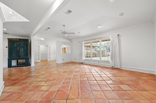 Building Photo - 2807 Hatley Dr