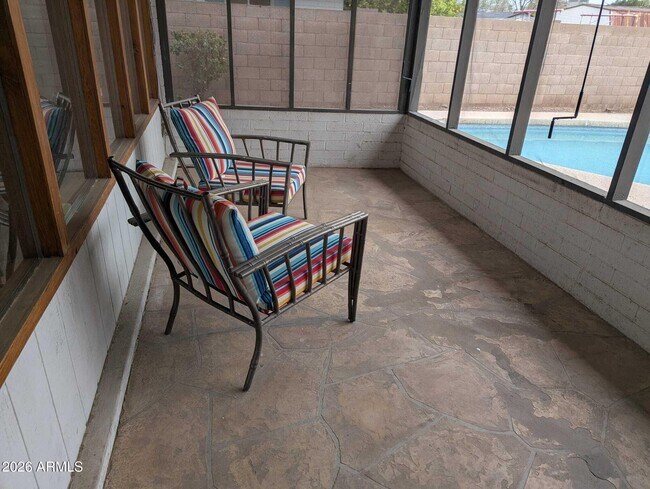 Building Photo - 717 E Granada Dr